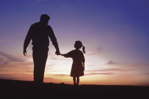 father-and-daughter-silhouette-494x329